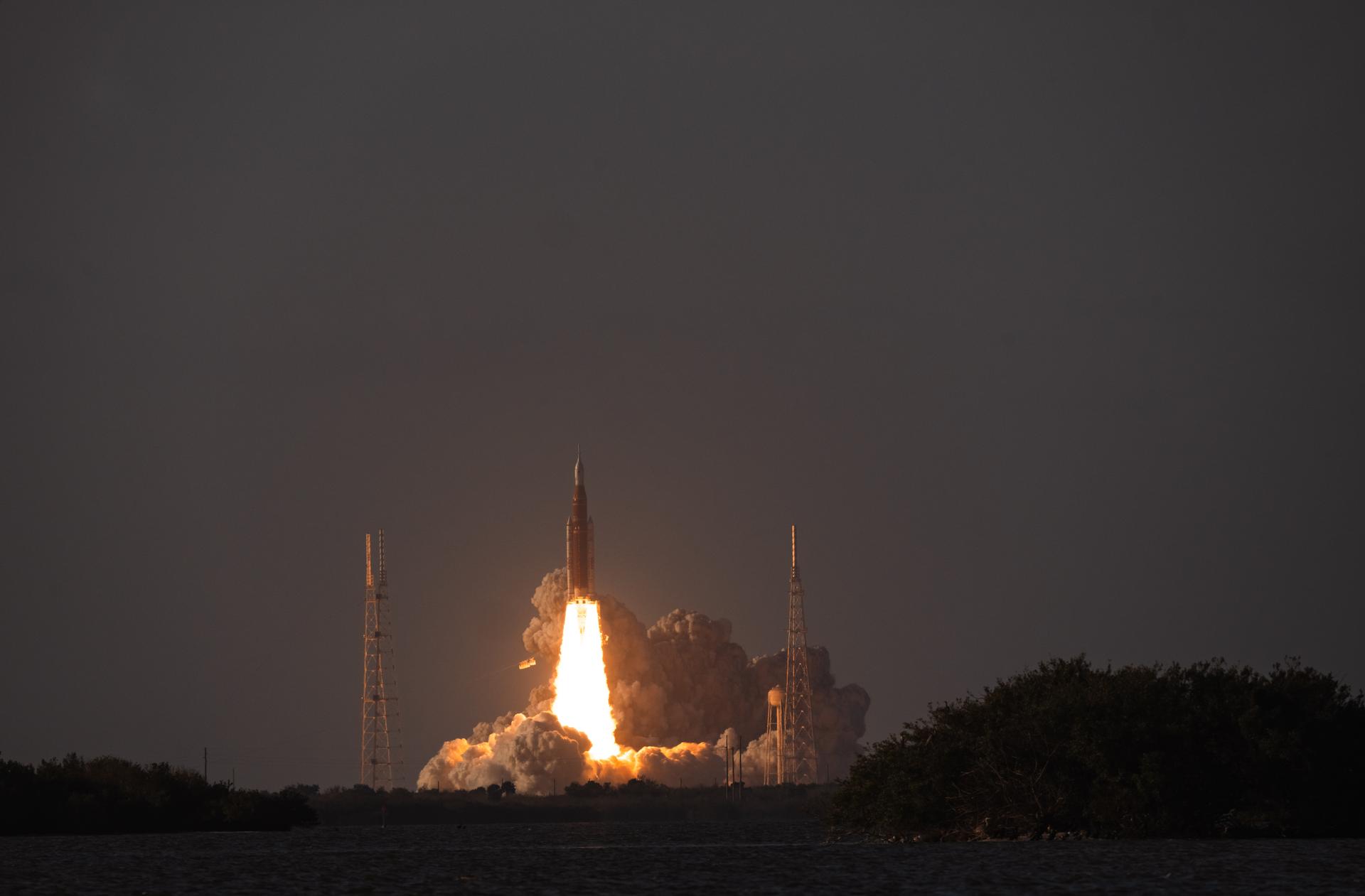 NASA’s Space Launch System rocket carrying the Orion spacecraft with NASA astronauts Reid Wiseman, commander; Victor Glover, pilot; Christina Koch, mission specialist; and CSA (Canadian Space Agency) astronaut Jeremy Hansen, mission specialist onboard launches on the Artemis II mission, Wednesday, April 1, 2026, from Launch Complex 39B at NASA’s Kennedy Space Center in Florida. NASA’s Artemis II mission will take Wiseman, Glover, Koch, and Hansen on a 10-day journey around the Moon and back aboard their Orion spacecraft. The quartet launched at 6:35 p.m. EDT, from Launch Complex 39B at the Kennedy Space Center.  Photo Credit: (NASA/Steven B. Seipel) 